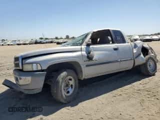 1998 Dodge 1500 с VIN 3B7HC13YXWG154852, выставлен на аукционе Copart как лот 71181174 с пробегом Не указан миль и Списание • Salvage title. История ставок и продаж доступна на DreamBid. Изображение 1.