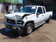 ✅ 1998 GMC Sierra 2500 • VIN: 1GTGC29J9WE514261 • Лот: 42033247. Опубликован ранее на IAAI с пробегом 151 001 миль. Бесплатный доступ к архиву аукционных продаж из США и подробный отчёт об истории автомобиля на DreamBid. Изображение 2.