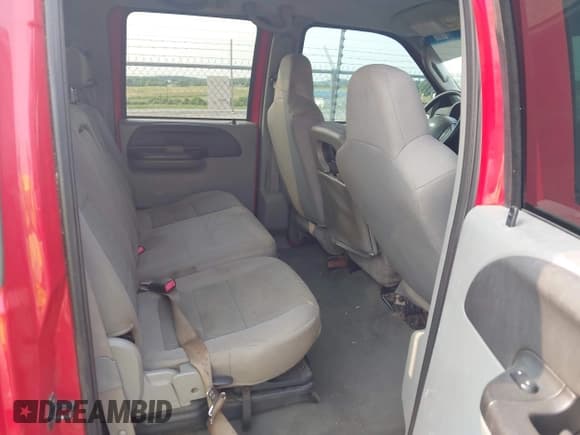 ✅ 2006 Ford F-250 XL • VIN: 1FTSW21P66EA56762 • Lot: 42357125. Listed on IAAI with 250,063 mi. Free auction sales archive from the USA and detailed vehicle history report at DreamBid. Image 8.