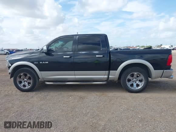 ✅ 2009 Dodge 1500 Laramie • VIN: 1D3HB13T29S778382 • Lot: 42456475. Wystawiony na IAAI z przebiegiem 229 669 mil. Bezpłatny archiwum sprzedaży aukcyjnych z USA i szczegółowy raport historii pojazdu na DreamBid. Zdjęcie 15.