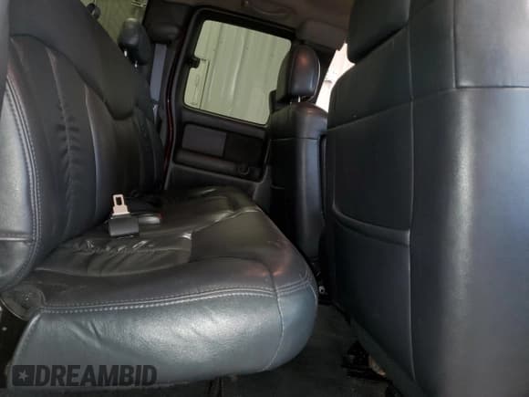 ✅ 2001 Chevrolet Silverado 2500HD LS • VIN: 1GCHK29U81E250671 • Lot: 61221475. Wystawiony na Copart z przebiegiem 139 359 mil. Bezpłatny archiwum sprzedaży aukcyjnych z USA i szczegółowy raport historii pojazdu na DreamBid. Zdjęcie 10.