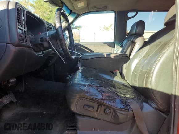 ✅ 2002 Chevrolet Silverado 2500HD LT • VIN: 1GCHK23U62F193911 • Lot: 87440435. Wystawiony na Copart z przebiegiem 183 509 mil. Bezpłatny archiwum sprzedaży aukcyjnych z USA i szczegółowy raport historii pojazdu na DreamBid. Zdjęcie 7.