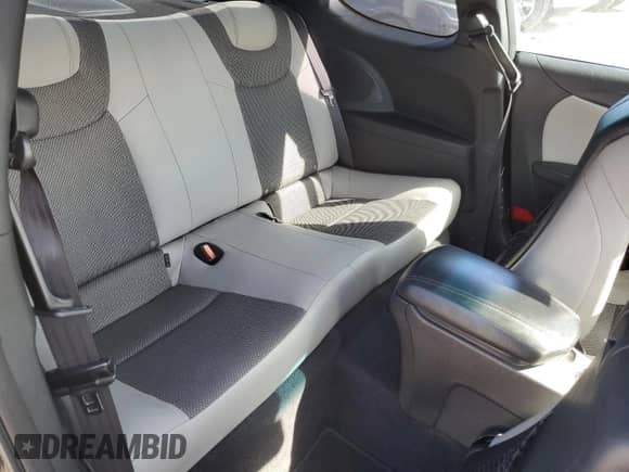 2014 Hyundai Genesis Coupe R-Spec z VIN KMHHT6KD1EU121452, wystawiony jako Copart lot #45922455 z przebiegiem Nie podano mil oraz Szkoda całkowita • Salvage title. Historia ofert i sprzedaży dostępna na DreamBid. Obrazek 10.