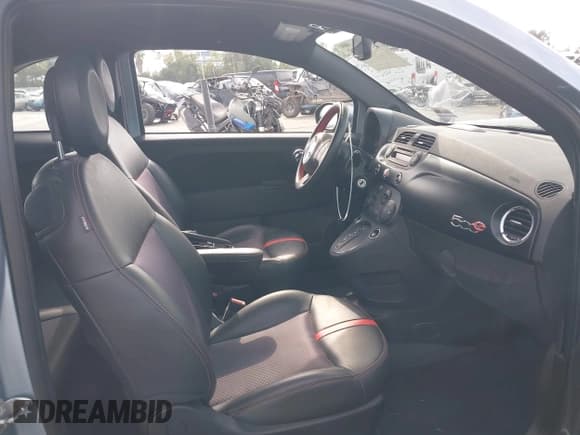 ✅ 2015 FIAT 500e • VIN: 3C3CFFGE0FT726120 • Lot: 43698758. Wystawiony na IAAI z przebiegiem 42 668 mil. Bezpłatny archiwum sprzedaży aukcyjnych z USA i szczegółowy raport historii pojazdu na DreamBid. Zdjęcie 5.