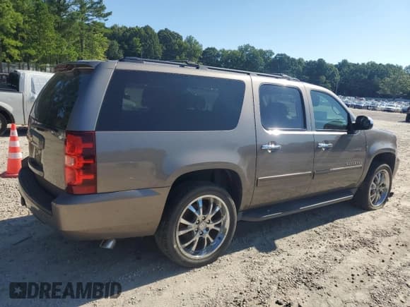 ✅ 2013 Chevrolet Suburban LS • VIN: 1GNSCHE04DR274687 • Lot: 67646174. Wystawiony na Copart z przebiegiem 184 268 mil. Bezpłatny archiwum sprzedaży aukcyjnych z USA i szczegółowy raport historii pojazdu na DreamBid. Zdjęcie 3.