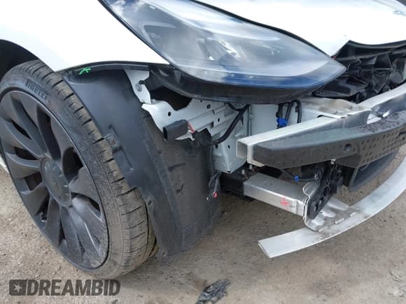 ✅ 2021 Tesla Model 3 Performance • VIN: 5YJ3E1EC2MF096681 • Lot: 42068782. Wystawiony na IAAI z przebiegiem 34 852 mil. Bezpłatny archiwum sprzedaży aukcyjnych z USA i szczegółowy raport historii pojazdu na DreamBid. Zdjęcie 22.