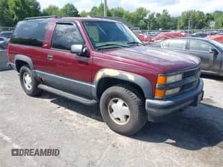 1998 Chevrolet Tahoe z VIN 3GNEK18R4WG122252, wystawiony jako IAAI lot #43082448 z przebiegiem 163 797 mil mil oraz . Historia ofert i sprzedaży dostępna na DreamBid. Obrazek 1.