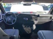 ✅ 2011 Chevrolet Express Passenger 1LT • VIN: 1GAZG1FG5B1187867 • Lot: 90733885. Wystawiony na Copart z przebiegiem 142 112 mil. Bezpłatny archiwum sprzedaży aukcyjnych z USA i szczegółowy raport historii pojazdu na DreamBid. Zdjęcie 9.