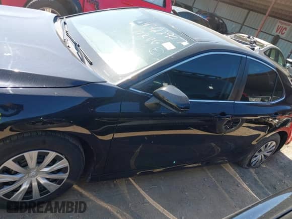 2022 Toyota Camry Hybrid LE z VIN 4T1C31AK9NU592164, wystawiony jako IAAI lot #43394960 z przebiegiem 56 727 mil mil oraz . Historia ofert i sprzedaży dostępna na DreamBid. Obrazek 15.