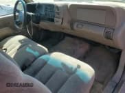 ✅ 1997 GMC Sierra 1500 • VIN: 2GTEC19MXV1553579 • Lot: 52266665. Wystawiony na Copart z przebiegiem 171 783 mil. Bezpłatny archiwum sprzedaży aukcyjnych z USA i szczegółowy raport historii pojazdu na DreamBid. Zdjęcie 8.