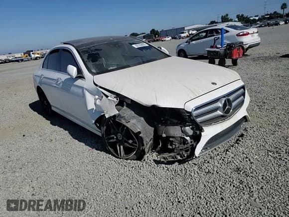 ✅ 2019 Mercedes-Benz E 300 • VIN: WDDZF4KBXKA586723 • Lot: 62183695. Listed on Copart with 73,187 mi. Free auction sales archive from the USA and detailed vehicle history report at DreamBid. Image 13.