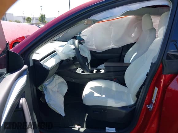 ✅ 2023 Tesla Model Y Performance • VIN: 7SAYGDEF9PF924907 • Lot: 43384203. Wystawiony na IAAI z przebiegiem 16 211 mil. Bezpłatny archiwum sprzedaży aukcyjnych z USA i szczegółowy raport historii pojazdu na DreamBid. Zdjęcie 5.