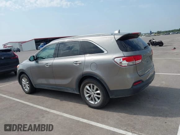 ✅ 2017 Kia Sorento L • VIN: 5XYPG4A39HG267511 • Lot: 43187194. Listed on IAAI with 63,745 mi. Free auction sales archive from the USA and detailed vehicle history report at DreamBid. Image 14.