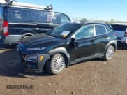 ✅ 2020 Hyundai Kona SEL • VIN: KM8K22AA3LU436940 • Лот: 43497566. Опубликован ранее на IAAI с пробегом 63 137 миль. Бесплатный доступ к архиву аукционных продаж из США и подробный отчёт об истории автомобиля на DreamBid. Изображение 2.