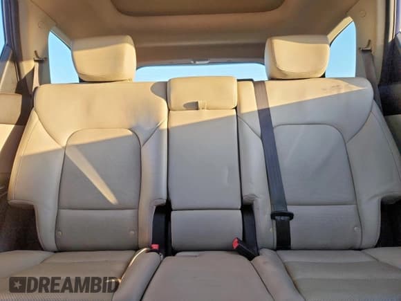 ✅ 2017 Hyundai Santa Fe SE Ultimate • VIN: KM8SRDHF4HU181151 • Lot: 91831265. Wystawiony na Copart z przebiegiem 111 180 mil. Bezpłatny archiwum sprzedaży aukcyjnych z USA i szczegółowy raport historii pojazdu na DreamBid. Zdjęcie 10.