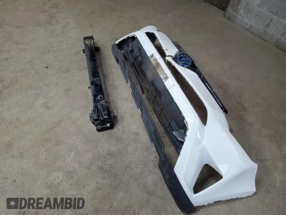 ✅ 2017 Toyota RAV4 XLE • VIN: JTMRJREV9HD079444 • Lot: 91396975. Listed on Copart with 84,959 mi. Free auction sales archive from the USA and detailed vehicle history report at DreamBid. Image 13.