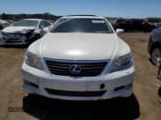 ✅ 2011 Lexus LS 460 • VIN: JTHBL5EF1B5104821 • Lot: 63682265. Wystawiony na Copart z przebiegiem 112 267 mil. Bezpłatny archiwum sprzedaży aukcyjnych z USA i szczegółowy raport historii pojazdu na DreamBid. Zdjęcie 5.