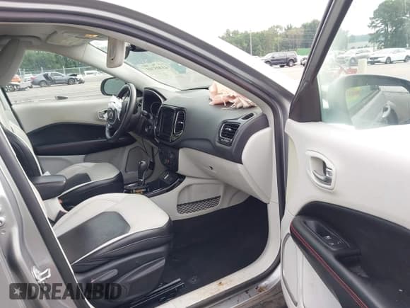 ✅ 2018 Jeep Compass Limited • VIN: 3C4NJCCB7JT358766 • Lot: 43005105. Listed on IAAI with 110,420 mi. Free auction sales archive from the USA and detailed vehicle history report at DreamBid. Image 5.