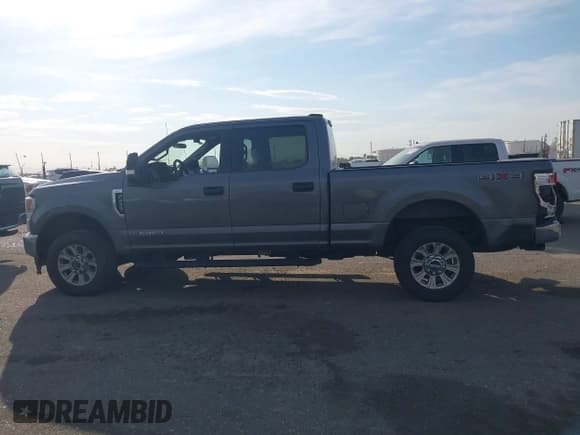 ✅ 2022 Ford F-250 XL • VIN: 1FT7W2BT5NEG35757 • Lot: 42931181. Wystawiony na IAAI z przebiegiem 47 582 mil. Bezpłatny archiwum sprzedaży aukcyjnych z USA i szczegółowy raport historii pojazdu na DreamBid. Zdjęcie 14.