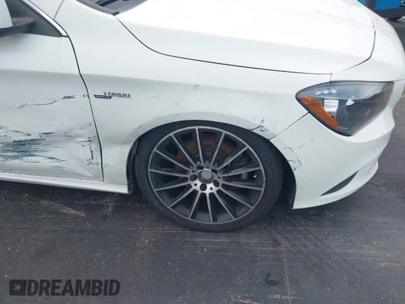 ✅ 2015 Mercedes-Benz CLA 250 • VIN: WDDSJ4EB6FN171344 • Lot: 43605743. Wystawiony na IAAI z przebiegiem 49 120 mil. Bezpłatny archiwum sprzedaży aukcyjnych z USA i szczegółowy raport historii pojazdu na DreamBid. Zdjęcie 18.