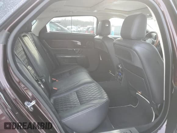 ✅ 2017 Jaguar XJ Portfolio • VIN: SAJWA2G77H8W10384 • Lot: 45474205. Wystawiony na Copart z przebiegiem 63 680 mil. Bezpłatny archiwum sprzedaży aukcyjnych z USA i szczegółowy raport historii pojazdu na DreamBid. Zdjęcie 10.