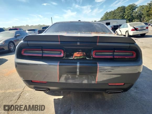 ✅ 2023 Dodge Challenger SXT • VIN: 2C3CDZAG5PH694003 • Lot: 82448565. Wystawiony na Copart z przebiegiem 10 004 mil. Bezpłatny archiwum sprzedaży aukcyjnych z USA i szczegółowy raport historii pojazdu na DreamBid. Zdjęcie 6.