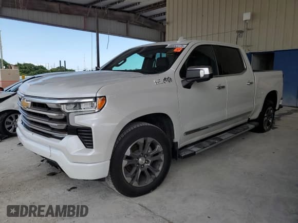 ✅ 2022 Chevrolet Silverado 1500 High Country • VIN: 1GCPAFED0NZ549422 • Лот: 66652275. Опубликован ранее на Copart с пробегом Не указан. Бесплатный доступ к архиву аукционных продаж из США и подробный отчёт об истории автомобиля на DreamBid. Изображение 1.