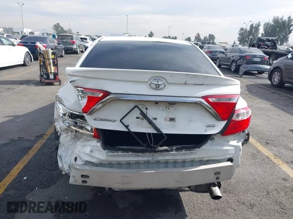 ✅ 2015 Toyota Camry XLE • VIN: 4T1BF1FK5FU908639 • Lot: 43681400. Listed on IAAI with 132,178 mi. Free auction sales archive from the USA and detailed vehicle history report at DreamBid. Image 16.