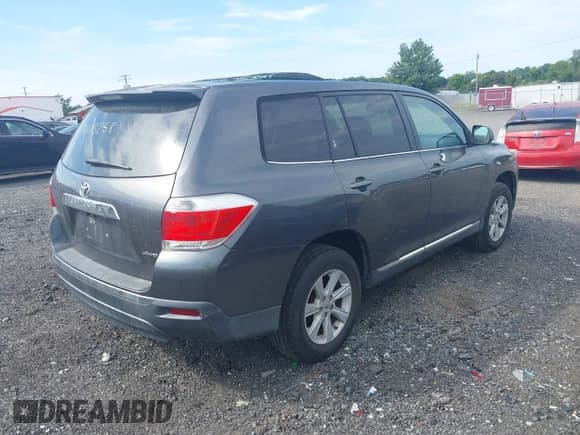 ✅ 2013 Toyota Highlander • VIN: 5TDBK3EH6DS206395 • Lot: 43003258. Listed on IAAI with 79,964 mi. Free auction sales archive from the USA and detailed vehicle history report at DreamBid. Image 4.