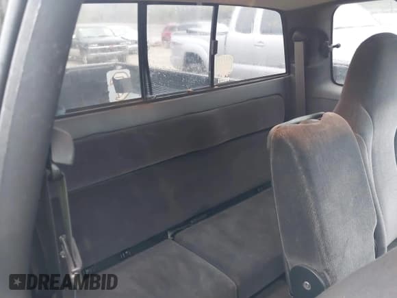 ✅ 2000 Dodge Dakota • VIN: 1B7GL22X6YS703226 • Lot: 40849454. Wystawiony na IAAI z przebiegiem 105 990 mil. Bezpłatny archiwum sprzedaży aukcyjnych z USA i szczegółowy raport historii pojazdu na DreamBid. Zdjęcie 8.