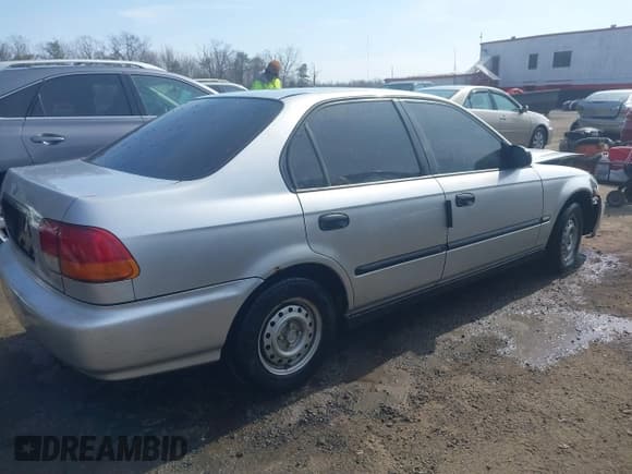 ✅ 1996 Honda Civic DX • VIN: 2HGEJ6627TH550103 • Лот: 41710877. Опубликован ранее на IAAI с пробегом 142 608 миль. Бесплатный доступ к архиву аукционных продаж из США и подробный отчёт об истории автомобиля на DreamBid. Изображение 4.