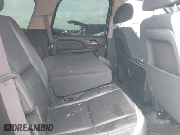 ✅ 2013 Chevrolet Tahoe Commercial • VIN: 1GNLC2E06DR273218 • Lot: 42459013. Wystawiony na IAAI z przebiegiem 181 495 mil. Bezpłatny archiwum sprzedaży aukcyjnych z USA i szczegółowy raport historii pojazdu na DreamBid. Zdjęcie 8.