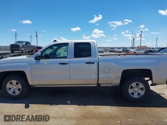 ✅ 2019 Chevrolet Silverado 1500 LT • VIN: 2GCRCPECXK1135990 • Lot: 42414230. Wystawiony na IAAI z przebiegiem 105 985 mil. Bezpłatny archiwum sprzedaży aukcyjnych z USA i szczegółowy raport historii pojazdu na DreamBid. Zdjęcie 15.