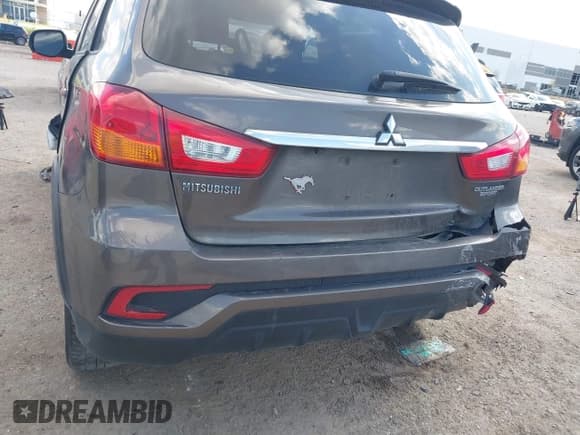 ✅ 2019 Mitsubishi Outlander SE • VIN: JA4AP4AU2KU018806 • Lot: 43280078. Wystawiony na IAAI z przebiegiem 128 521 mil. Bezpłatny archiwum sprzedaży aukcyjnych z USA i szczegółowy raport historii pojazdu na DreamBid. Zdjęcie 6.