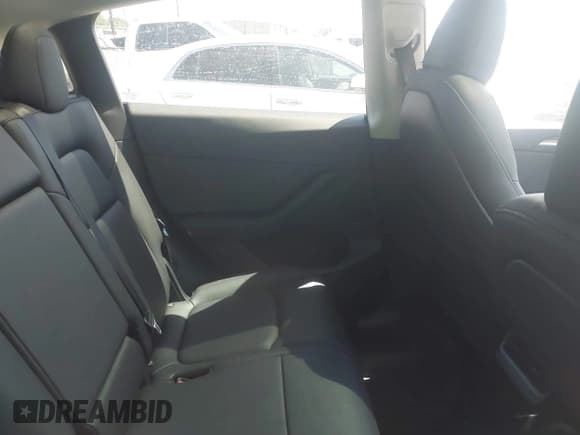 ✅ 2024 Tesla Model Y Long Range • VIN: 7SAYGAEE3RF153644 • Lot: 41932624. Wystawiony na IAAI z przebiegiem Nie podano. Bezpłatny archiwum sprzedaży aukcyjnych z USA i szczegółowy raport historii pojazdu na DreamBid. Zdjęcie 8.