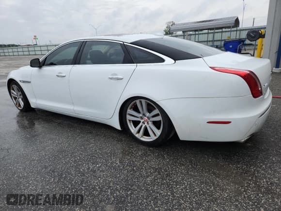 ✅ 2015 Jaguar XJ Portfolio • VIN: SAJWA2GZ2F8V80869 • Lot: 83842455. Wystawiony na Copart z przebiegiem 130 708 mil. Bezpłatny archiwum sprzedaży aukcyjnych z USA i szczegółowy raport historii pojazdu na DreamBid. Zdjęcie 2.