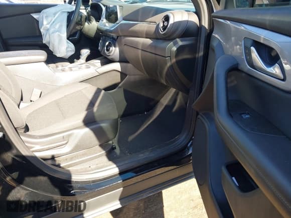 ✅ 2022 Chevrolet Blazer LT • VIN: 3GNKBHR47NS181497 • Лот: 43490047. Опубликован ранее на IAAI с пробегом 26 586 миль. Бесплатный доступ к архиву аукционных продаж из США и подробный отчёт об истории автомобиля на DreamBid. Изображение 5.