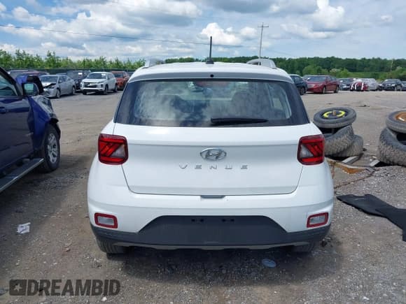 ✅ 2024 Hyundai Venue SEL • VIN: KMHRC8A38RU313756 • Lot: 42221213. Listed on IAAI with 40,905 mi. Free auction sales archive from the USA and detailed vehicle history report at DreamBid. Image 16.