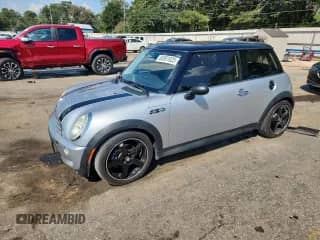2006 MINI Hardtop S с VIN WMWRE33576TN28091, выставлен на аукционе Copart как лот 80951625 с пробегом 83 225 миль миль и Списание • Salvage title. История ставок и продаж доступна на DreamBid. Изображение 1.