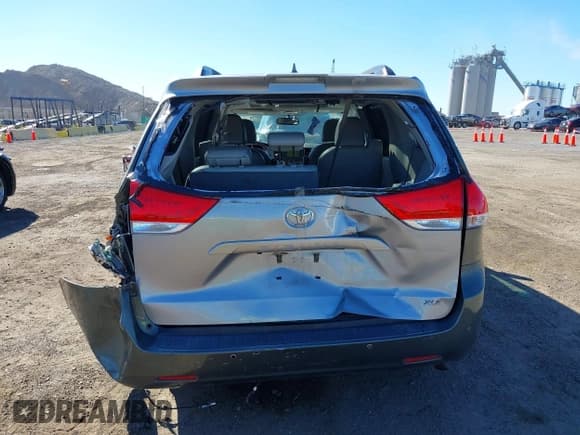 ✅ 2013 Toyota Sienna Limited • VIN: 5TDYK3DCXDS280029 • Lot: 43433731. Wystawiony na IAAI z przebiegiem 221 097 mil. Bezpłatny archiwum sprzedaży aukcyjnych z USA i szczegółowy raport historii pojazdu na DreamBid. Zdjęcie 16.