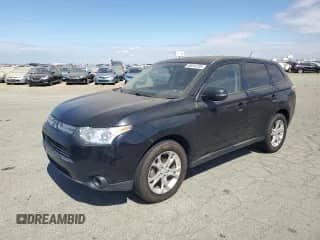 2014 Mitsubishi Outlander SE with VIN JA4AZ3A35EZ016714, listed as a Copart auction lot 80014735 with 138,636 mi miles and Clean title. Bid and sale history available at DreamBid. Image 1.