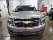 ✅ 2018 Chevrolet Suburban LT • VIN: 1GNSKHKC8JR400532 • Lot: 89736645. Wystawiony na Copart z przebiegiem 209 973 mil. Bezpłatny archiwum sprzedaży aukcyjnych z USA i szczegółowy raport historii pojazdu na DreamBid. Zdjęcie 5.