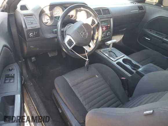 ✅ 2011 Dodge Challenger R/T • VIN: 2B3CJ5DT8BH604715 • Lot: 77253944. Wystawiony na Copart z przebiegiem 130 207 mil. Bezpłatny archiwum sprzedaży aukcyjnych z USA i szczegółowy raport historii pojazdu na DreamBid. Zdjęcie 8.