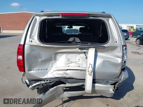 ✅ 2007 Chevrolet Suburban LTZ • VIN: 3GNFC16J57G103628 • Lot: 42373026. Listed on IAAI with 293,570 mi. Free auction sales archive from the USA and detailed vehicle history report at DreamBid. Image 6.