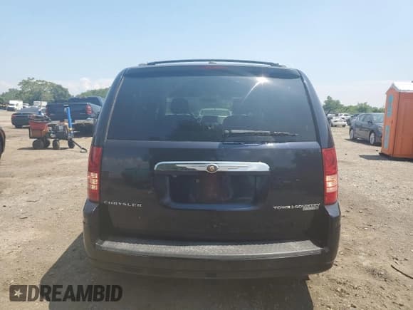 ✅ 2010 Chrysler Town & Country LX • VIN: 2A4RR2D12AR463996 • Lot: 64144025. Wystawiony na Copart z przebiegiem 179 794 mil. Bezpłatny archiwum sprzedaży aukcyjnych z USA i szczegółowy raport historii pojazdu na DreamBid. Zdjęcie 6.