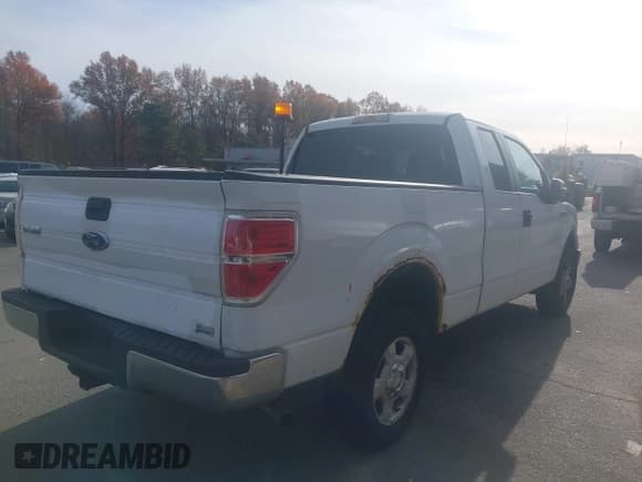 ✅ 2010 Ford F-150 XL • VIN: 1FTFX1EV9AKE50560 • Лот: 43575241. Опубликован ранее на IAAI с пробегом 219 443 миль. Бесплатный доступ к архиву аукционных продаж из США и подробный отчёт об истории автомобиля на DreamBid. Изображение 4.