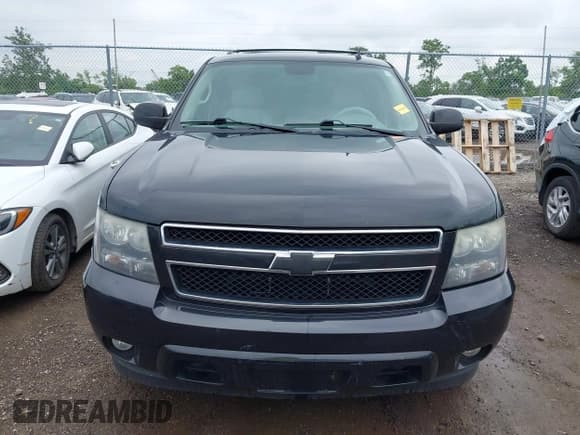 ✅ 2011 Chevrolet Suburban • VIN: 1GNWKMEG1BR374950 • Lot: 42781182. Listed on IAAI with 304,690 mi. Free auction sales archive from the USA and detailed vehicle history report at DreamBid. Image 12.