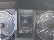 ✅ 2017 Toyota Tacoma TRD Sport • VIN: 5TFCZ5AN4HX063468 • Lot: 43468140. Wystawiony na IAAI z przebiegiem 172 735 mil. Bezpłatny archiwum sprzedaży aukcyjnych z USA i szczegółowy raport historii pojazdu na DreamBid. Zdjęcie 7.