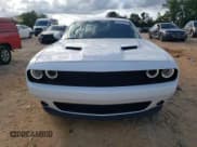 ✅ 2023 Dodge Challenger SXT • VIN: 2C3CDZAG7PH602812 • Lot: 81946245. Wystawiony na Copart z przebiegiem 19 562 mil. Bezpłatny archiwum sprzedaży aukcyjnych z USA i szczegółowy raport historii pojazdu na DreamBid. Zdjęcie 5.