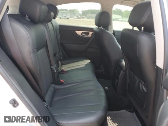 ✅ 2015 Infiniti QX70 • VIN: JN8CS1MU1FM380403 • Lot: 61226805. Wystawiony na Copart z przebiegiem 83 930 mil. Bezpłatny archiwum sprzedaży aukcyjnych z USA i szczegółowy raport historii pojazdu na DreamBid. Zdjęcie 11.